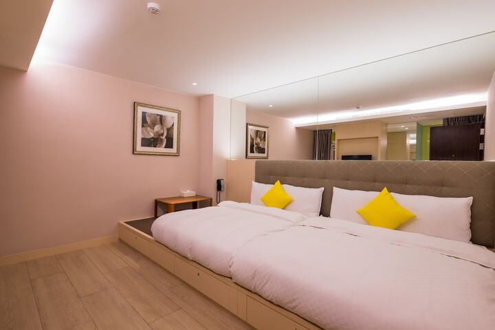 Room 6 of 34