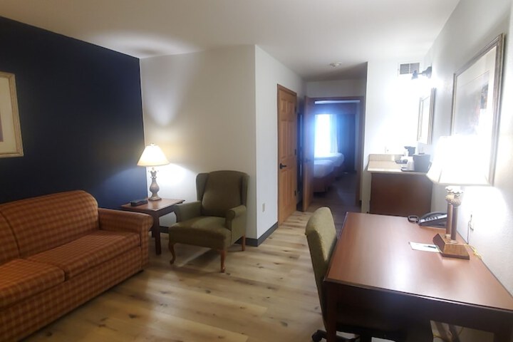 1 King Bed Studio Suite (19 of 23)