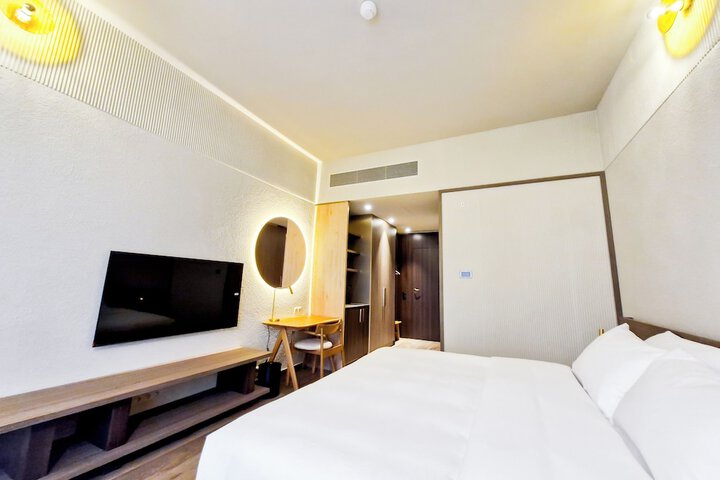 Room 7 of 61