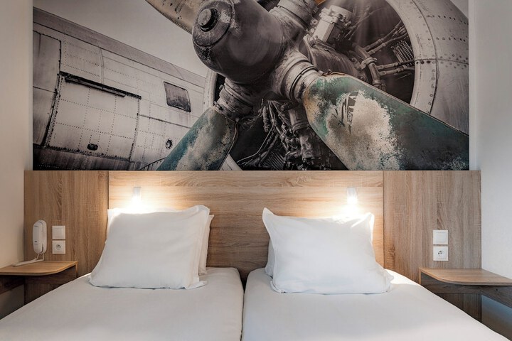 Room 18 of 33