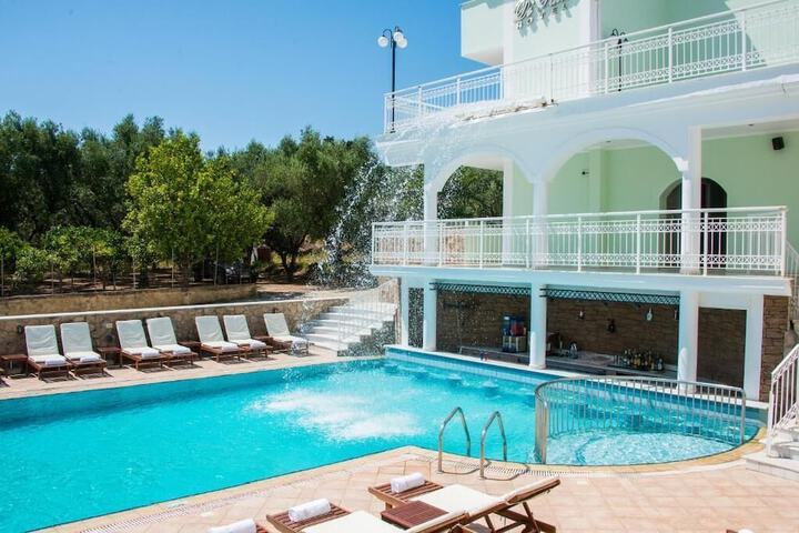Pool 13 of 21