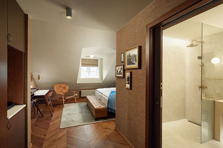 Room 19 of 66