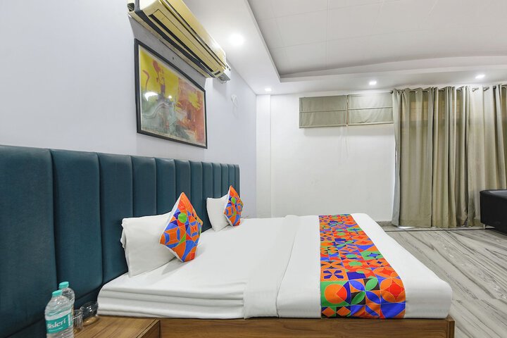 Room 16 of 28