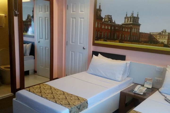 Room 12 of 69