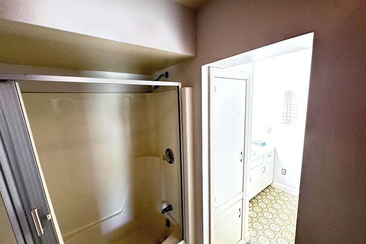 Room 17 of 25