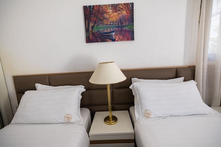 Room 20 of 187