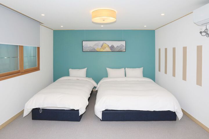 Room 12 of 34