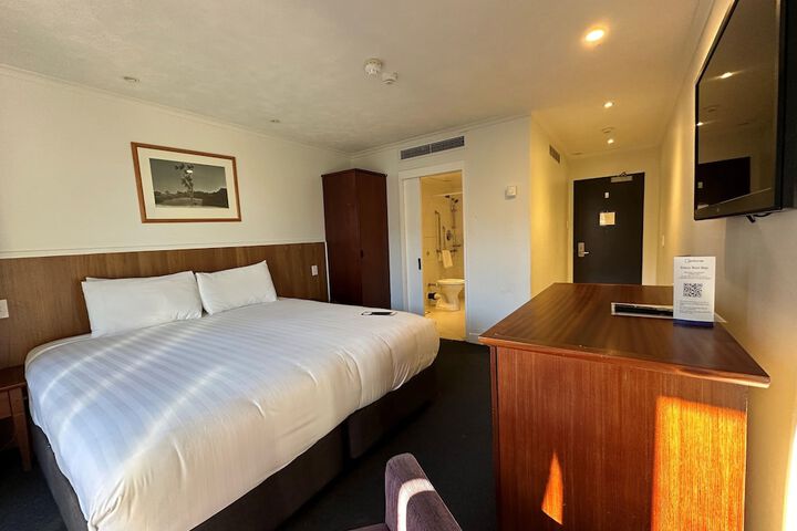 Room 10 of 76
