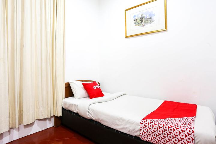 Room 6 of 25