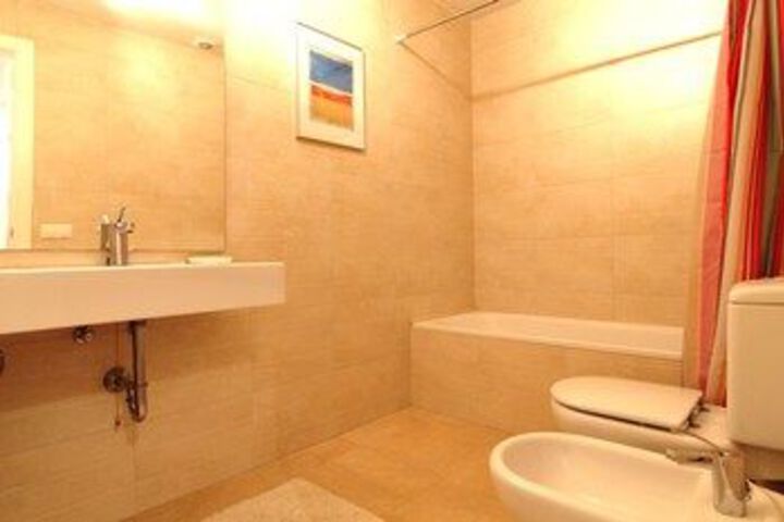 Room 15 of 176