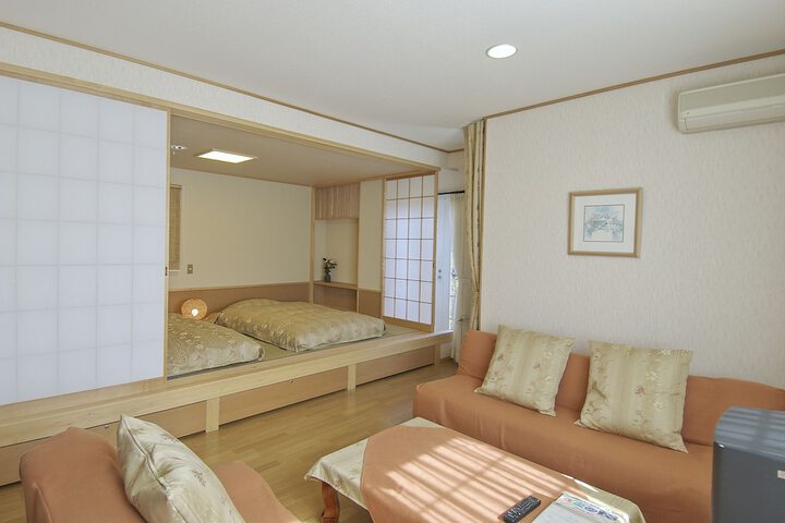 Room 5 of 86