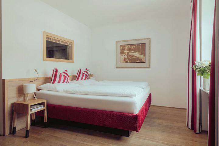 Room 16 of 87