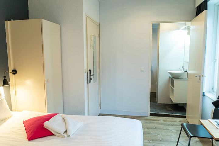 Room 14 of 99