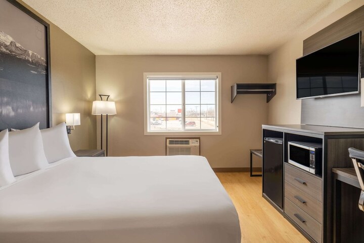 1 King Bed (1 of 3)