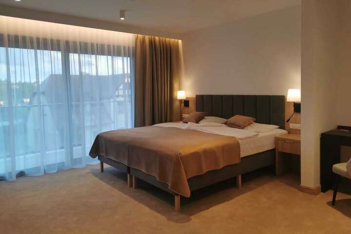 Room 15 of 93