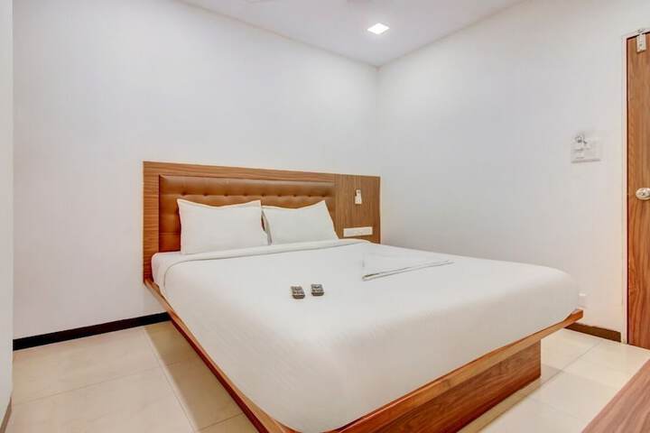 Room 4 of 9