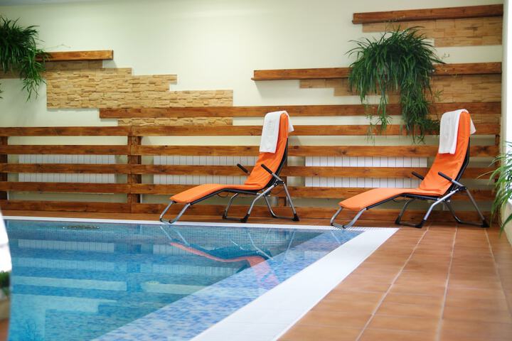 Pool 33 of 43