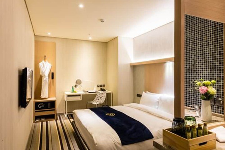 Room 18 of 36