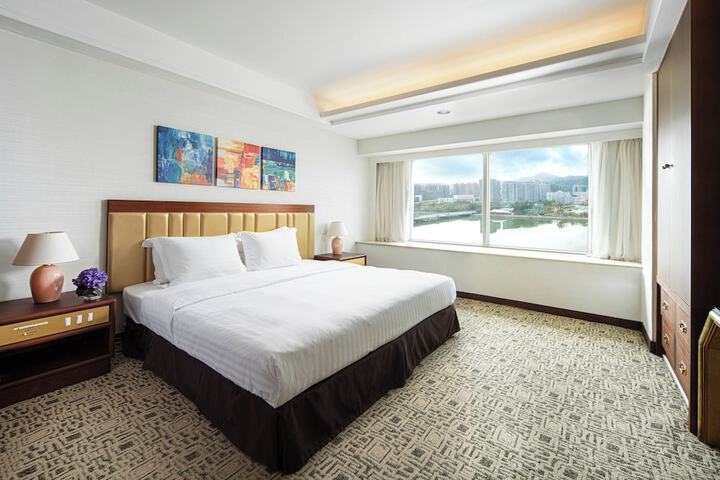 Room 26 of 106