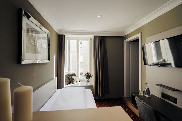 Room 16 of 50