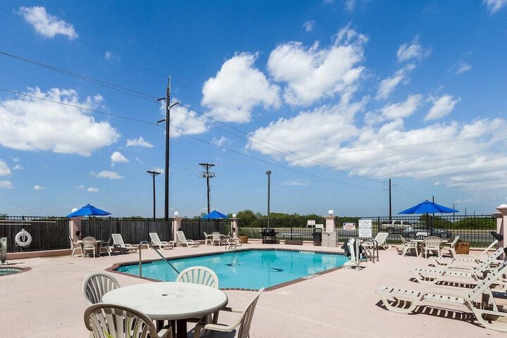 Pool Hotel