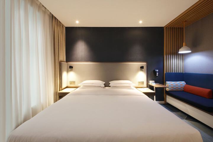 Room 5 of 56