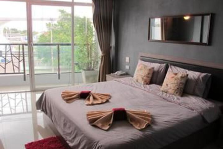 Room 9 of 18