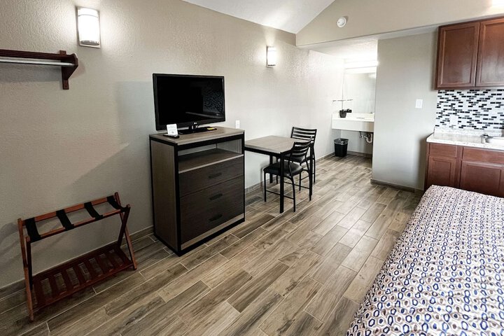 Room 5 of 74
