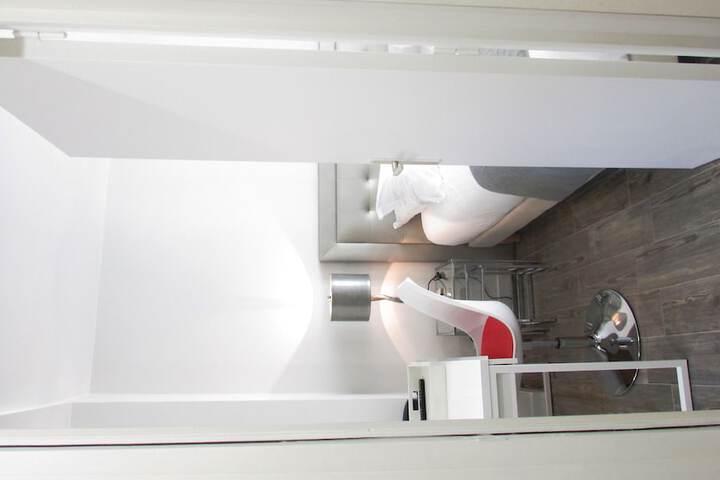 Room 30 of 46