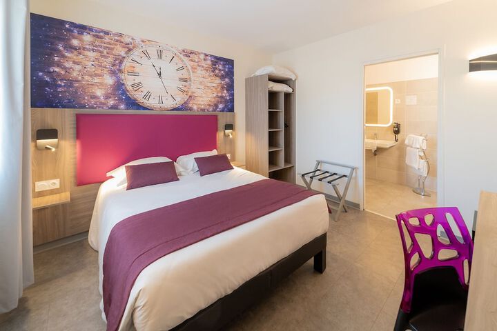 Room 9 of 28