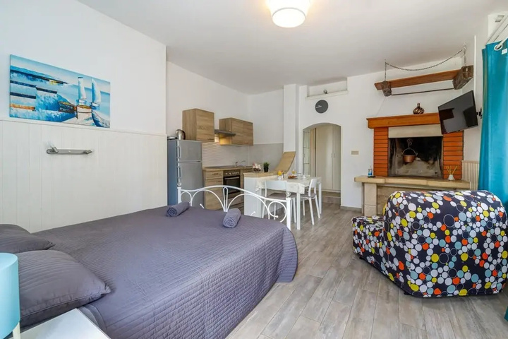 Room 5 of 14