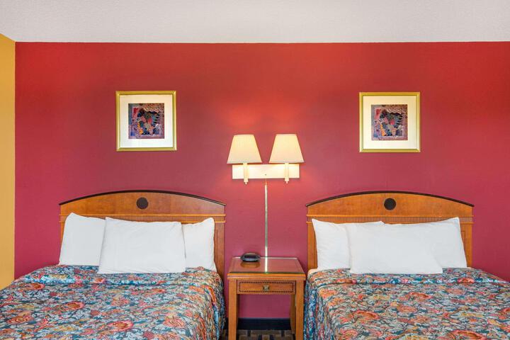 1 King Bed (12 of 15)
