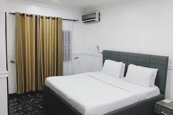 Room 6 of 32