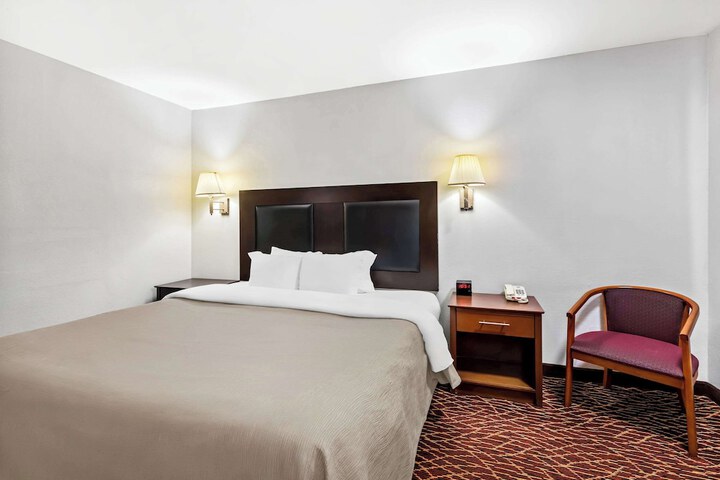 1 King Bed (15 of 15)