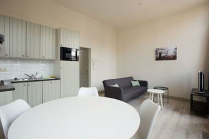 Room 102 of 168