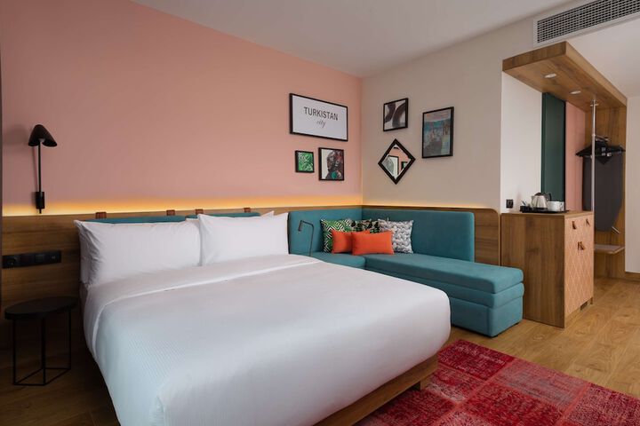 Room 12 of 38