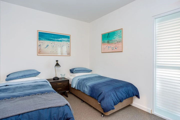 Room 2 of 8