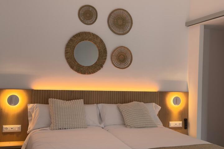 Room 27 of 53