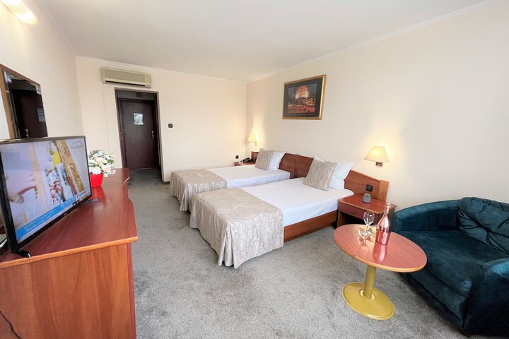 Room 15 of 49