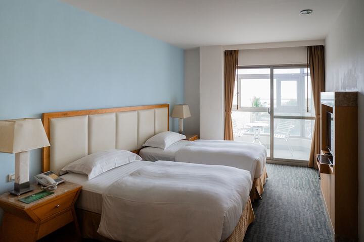Room 6 of 44