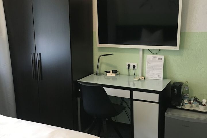 Room 17 of 25