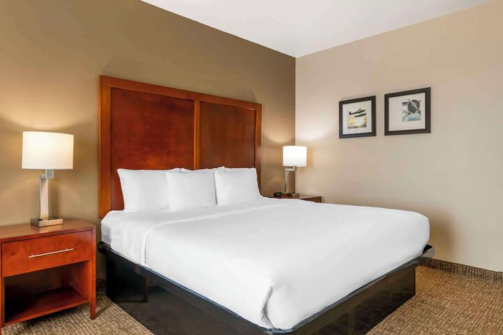 1 King Bed (17 of 35)