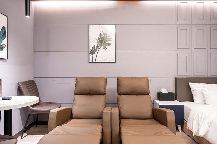 Room 43 of 57