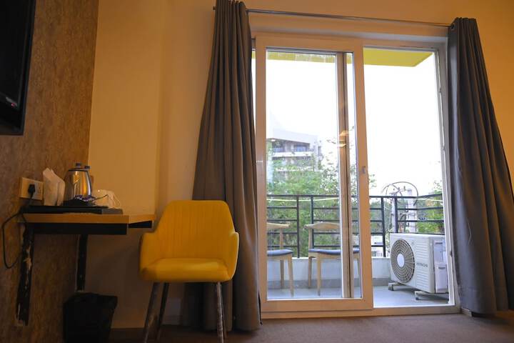 Room 13 of 21