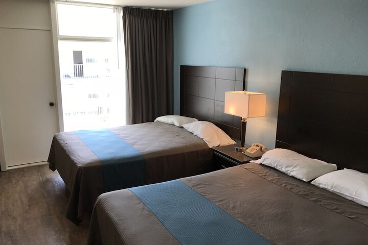 Room 10 of 27