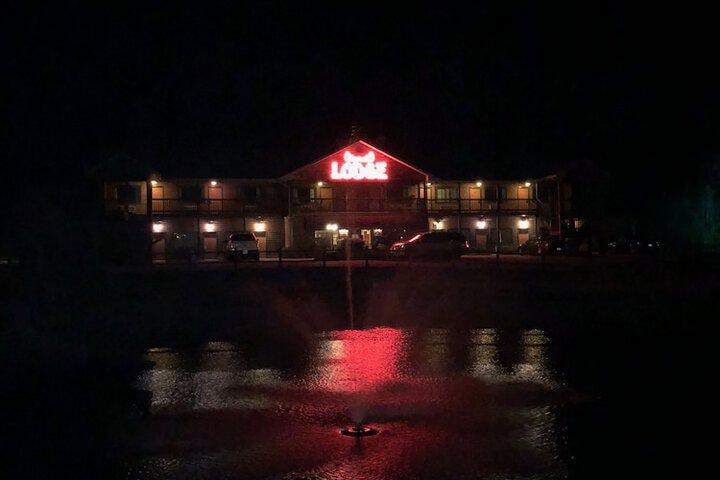 Hotel Exterior 22 of 24