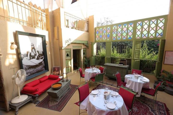 Dining 8 of 10