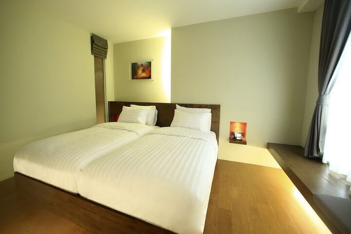 Room 9 of 34