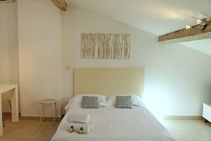 Room 2 of 11