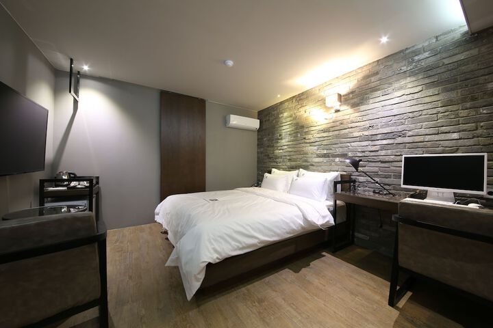 Room 13 of 70